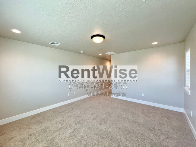Building Photo - 5925 W Sprig Dr