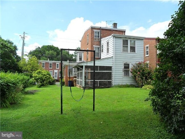 Building Photo - 109 E 2nd St