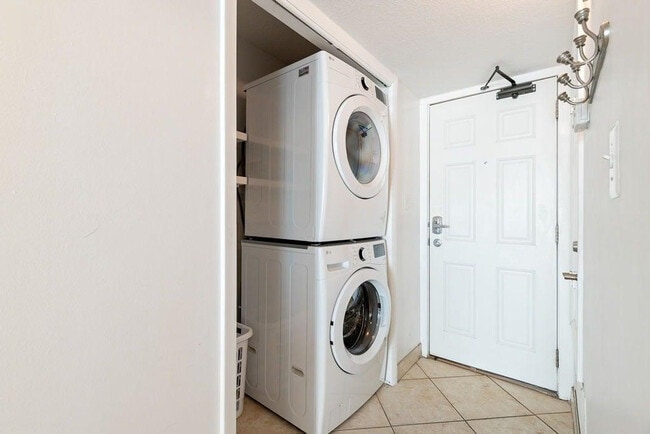 Building Photo - 3768 E County Hwy 30A