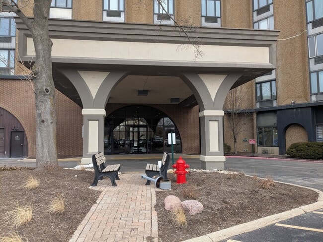 Building Photo - 1 Renaissance Pl