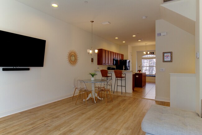 Building Photo - 7233 101st Ln