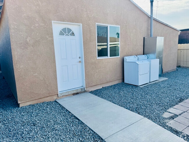Building Photo - 5175 Castana St