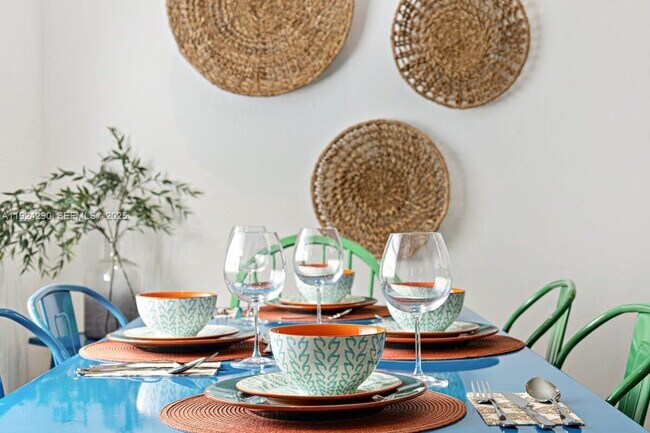 Building Photo - 811 Tequesta St