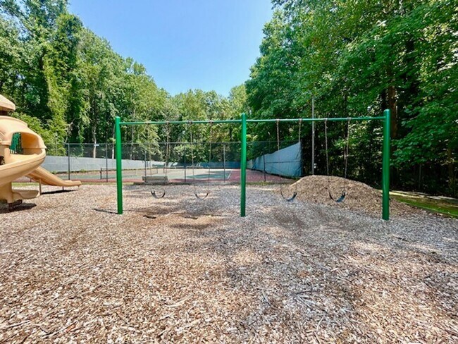 Building Photo - Cozy Oasis in Rockville!