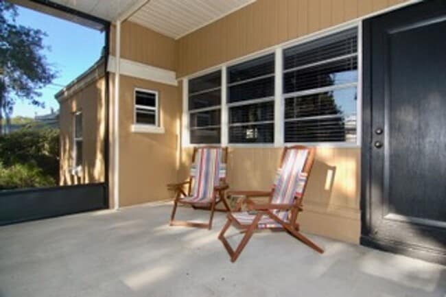 Building Photo - Beautiful Updated Home in Lake Access Community to the Chain of Lakes