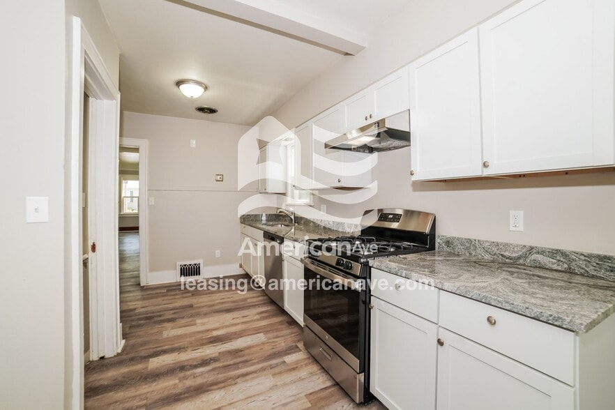 Building Photo - 1911 N Broadway St