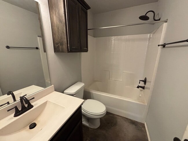 Building Photo - Check out this beautiful home!