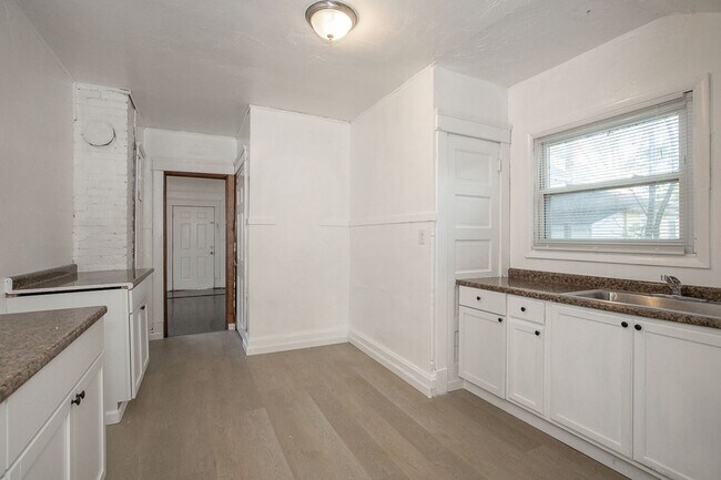 Primary Photo - 1025 W 23rd St