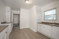 Building Photo - 1025 W 23rd St