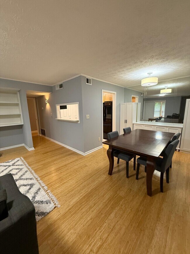 Building Photo - 202 Dunbar Dr