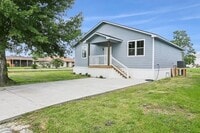Building Photo - 1400 Golden St