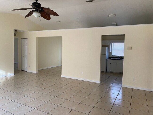 Building Photo - Marion Oaks