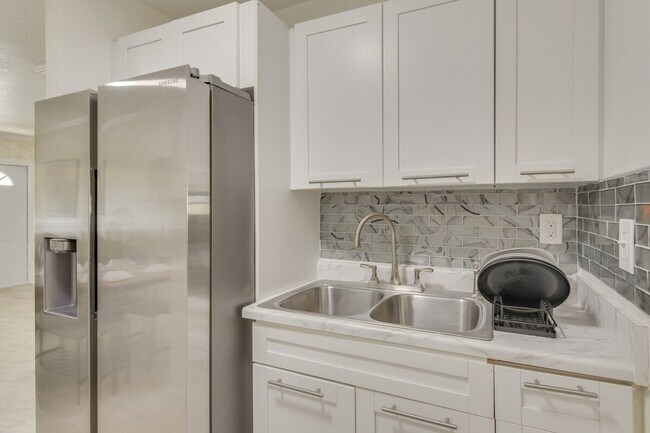 Building Photo - 16201 NW 39th Ct