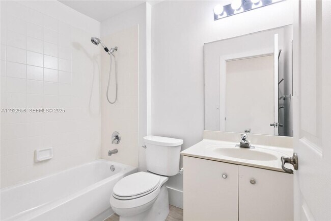 Building Photo - 1050 SW 164th Ave