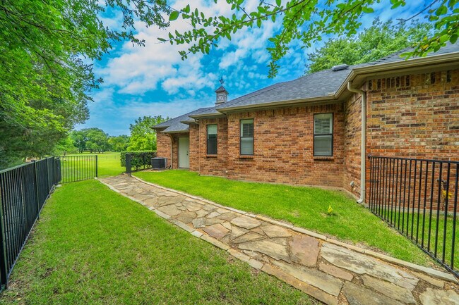 Building Photo - 11501 Custer Trail