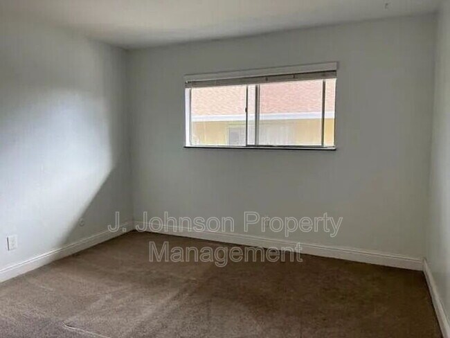 Building Photo - 136 Blue Ridge Dr