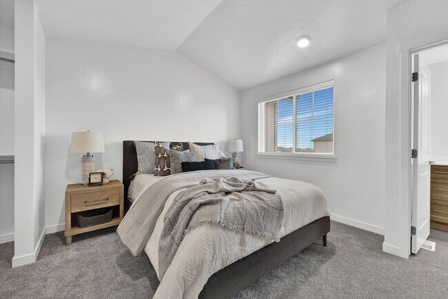 Building Photo - 4095 S Lone Pne Wy