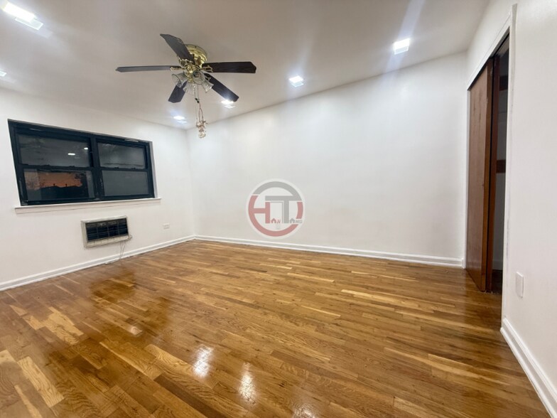 Building Photo - 237 Davis Ave