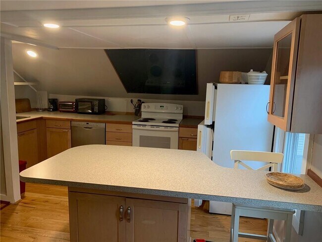 Building Photo - 107 Prospect Hill St