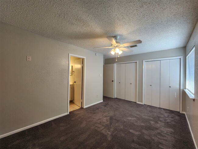 Building Photo - 17742 Kings Park Ln