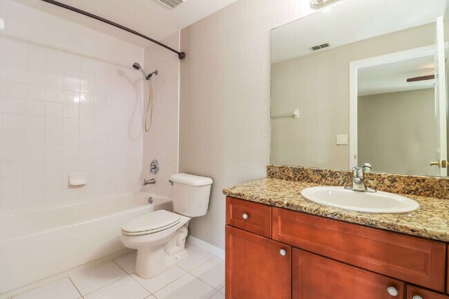 Building Photo - Tropical Dunedin Rental