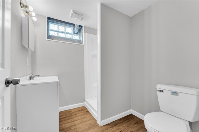 Building Photo - 141 E 206th St