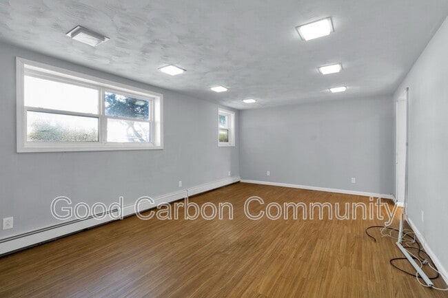 Building Photo - 1190 Orchard Park Rd