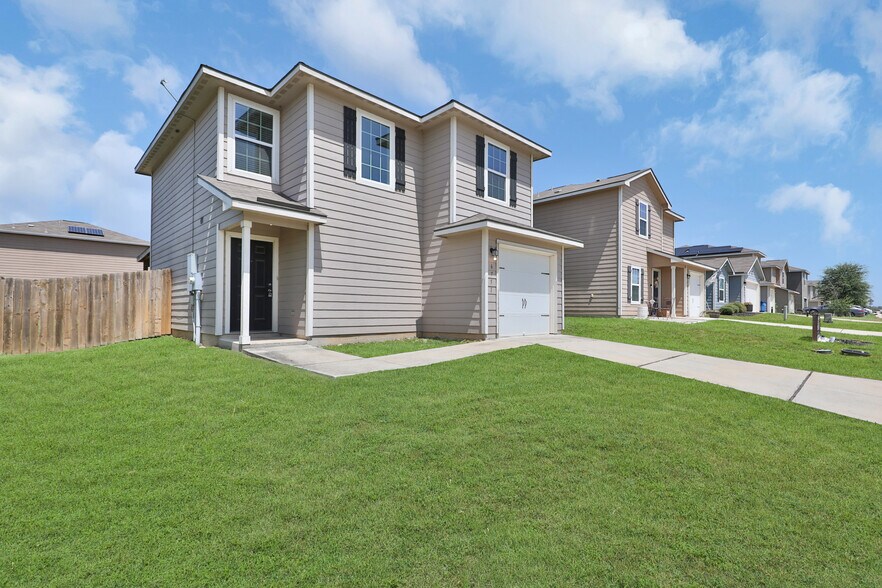 Building Photo - 6751 Sabinal