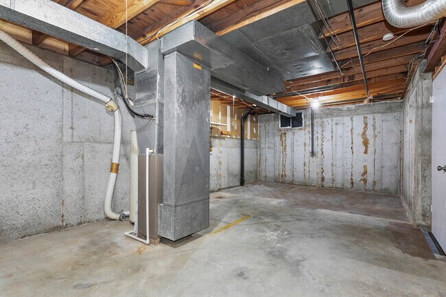 Building Photo - 561 NW Valleybrook Rd