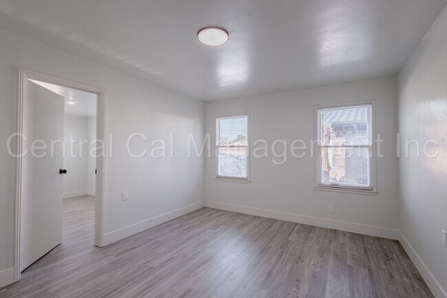 Building Photo - 341 Laurel Ave