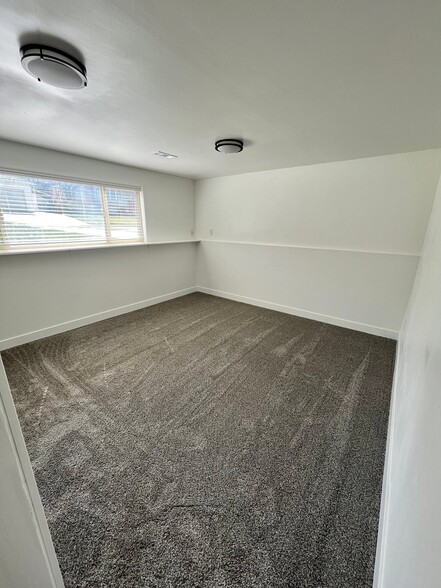 Building Photo - 9620 Mumford Dr