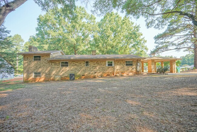 Building Photo - 246 Acorn Acres Rd