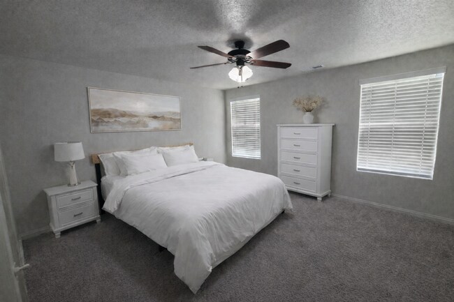 Building Photo - Amazing Patio View!