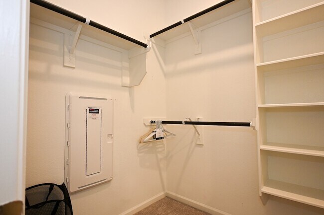 Building Photo - 3057 Pensacola Dr