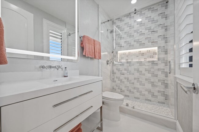 Building Photo - 7474 NE Bay Cove Ct