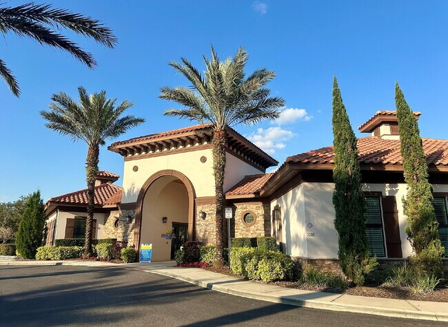 Building Photo - "Resort-Style Living in Davenport: Spacious 4-Bedroom Home with Solar Panels, Internet Included &...