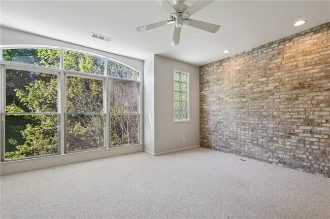 Building Photo - 1294 Fernwood Cir NE