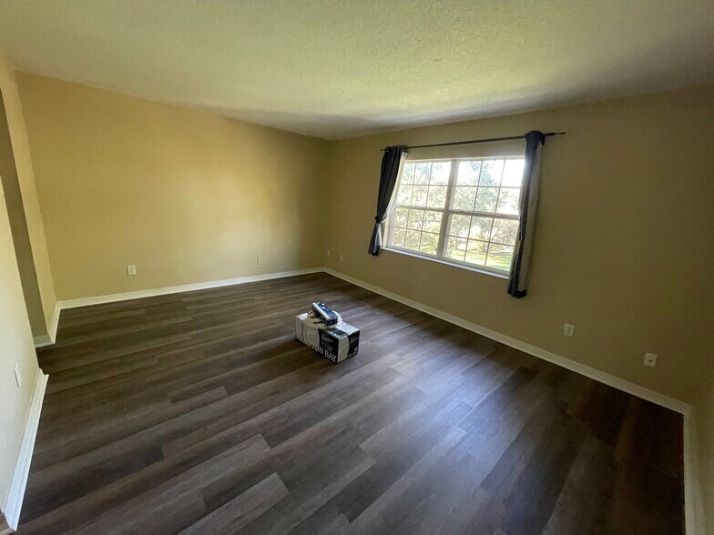 Building Photo - 4854 Tangerine Ave