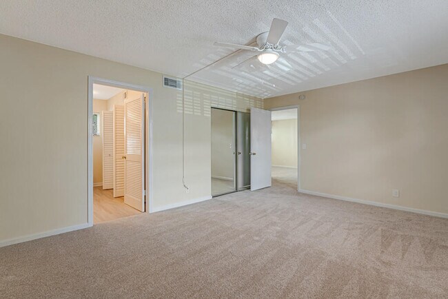 Building Photo - 135 Shore Ct