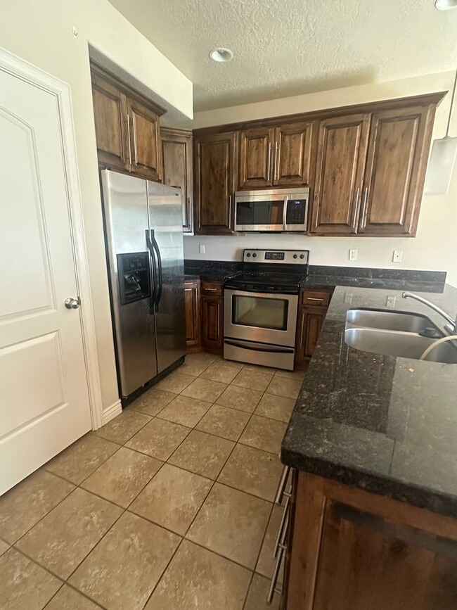 Building Photo - Beautiful South Jordan Home!!!