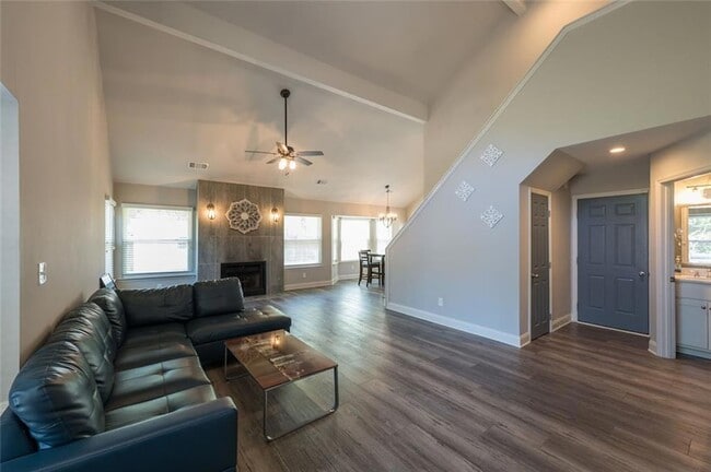 Building Photo - 898 Halston Ct