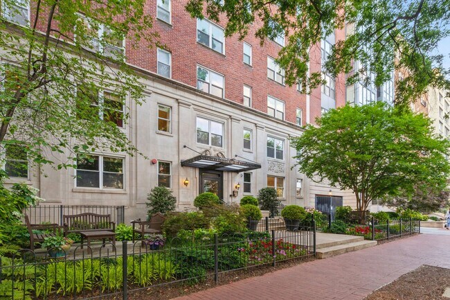 Building Photo - Logan Circle! Available Now! High End // 2...