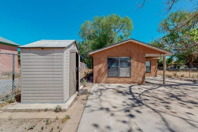 Building Photo - CLEAN CUTE SOUTH VALLEY 2 Bedroom 1 Bath