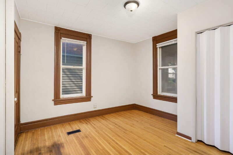 Building Photo - 375 Erie St