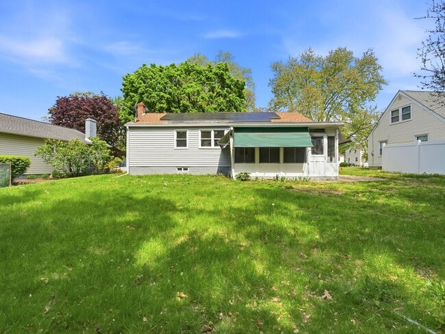 Building Photo - Fully Renovated Rental with Designer Kitchen, Modern Bath & Bonus Spaces – Stratford, NJ