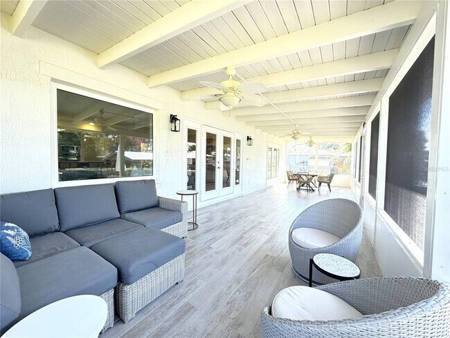 Building Photo - 1004 SE 5th Ave