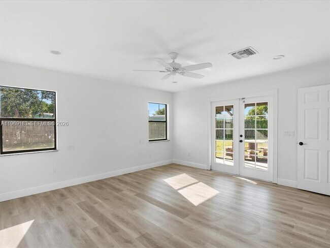 Building Photo - 8 SW 11th St