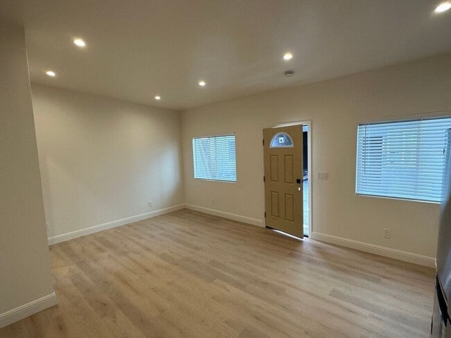 Building Photo - 6614 Telegraph Ave