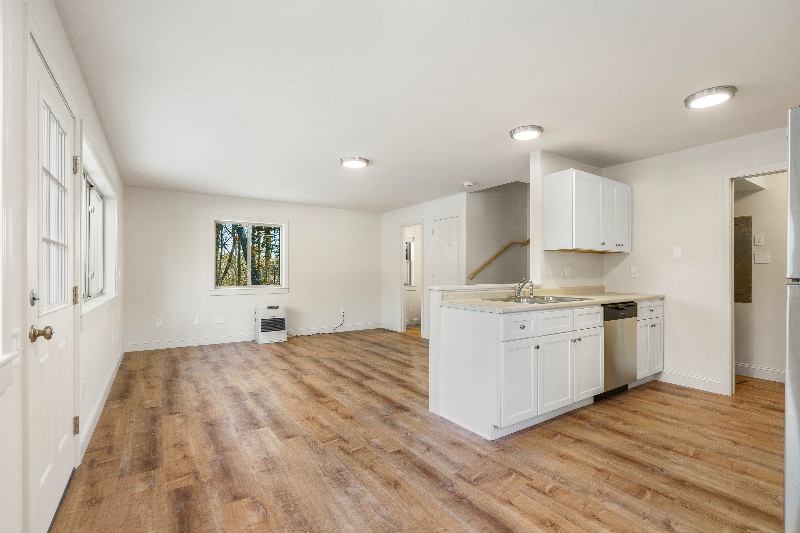 Building Photo - 17 Ice Pond Rd