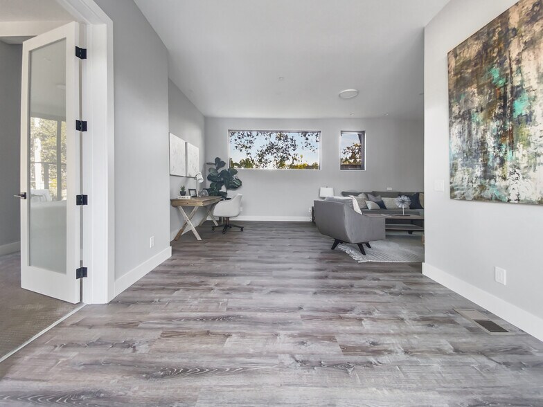 Building Photo - 10 Notre Dame Pl